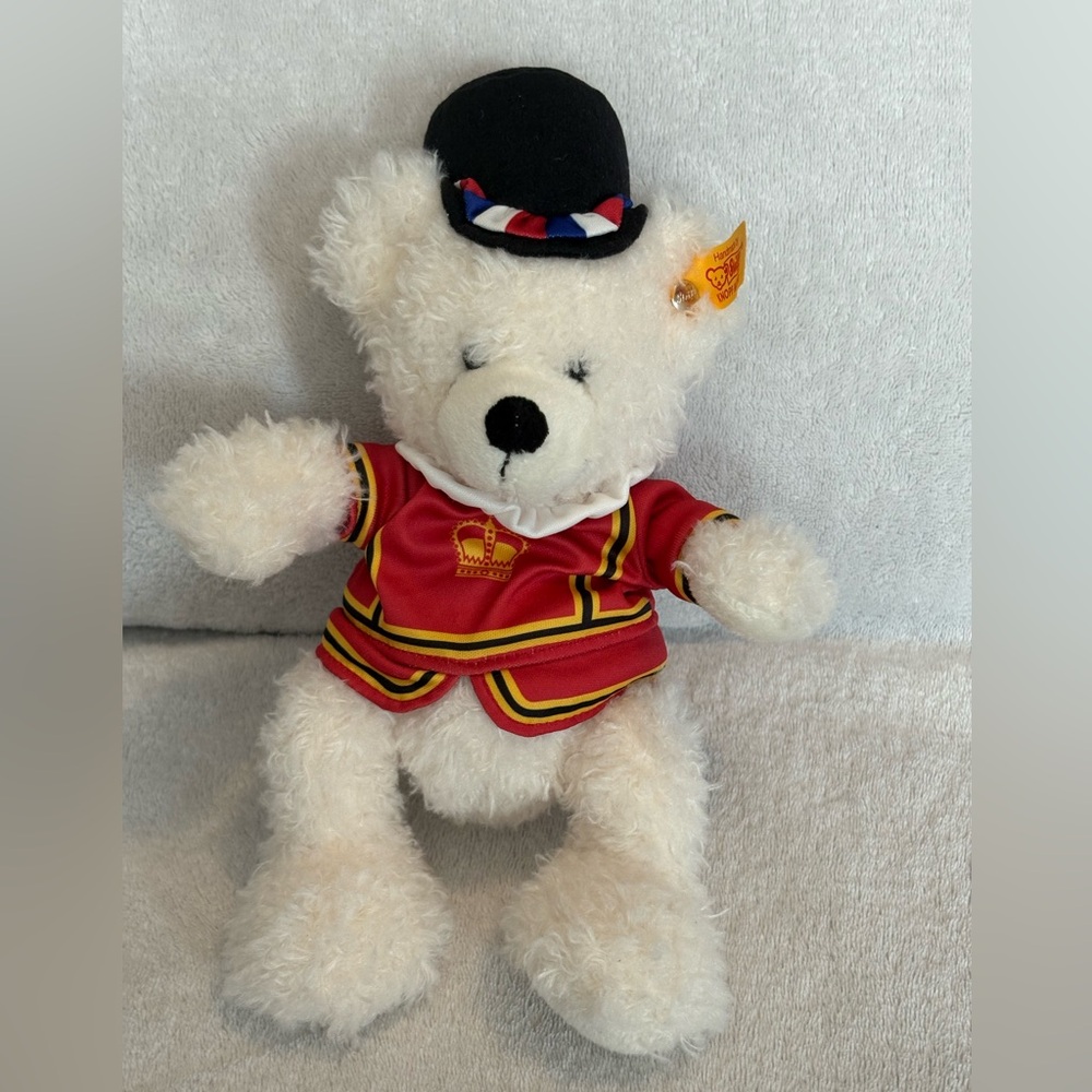 2017 Steiff German Plush Bear Promotional Cosmetic London Guard 10” W Ear tag